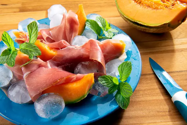 Snijdt Meloen Van Meloen Ham Van Prosciutto Italiaanse Voorgerecht — Stockfoto