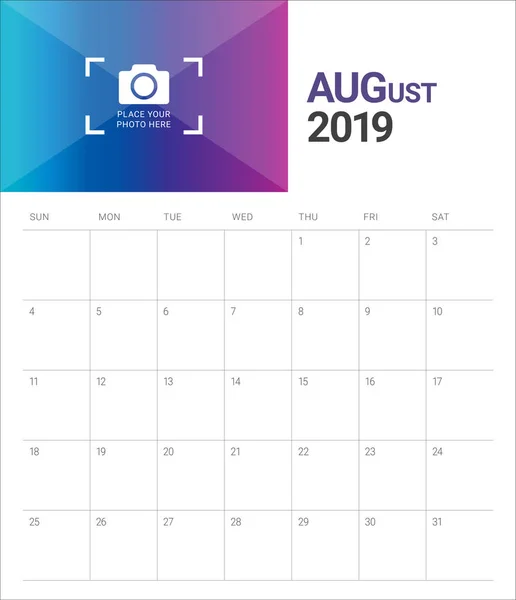Agosto 2019 Escritorio Calendario Vector Ilustración Diseño Simple Limpio — Vector de stock