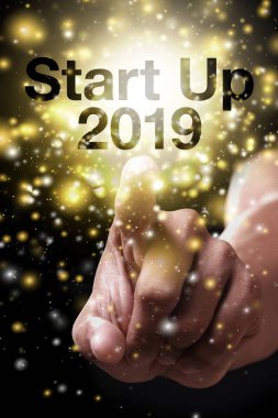 2019 el ile başlatmak. Yeni yıl Gregoryen takviminde yılın ilk günü..