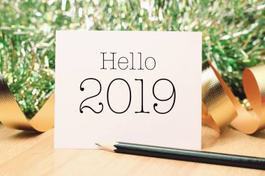 Merhaba 2019 dekorasyonu ile. Bu neşeli sezonunda harika anılar isteyen.