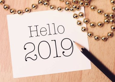 Merhaba 2019 dekorasyonu ile. Bu neşeli sezonunda harika anılar isteyen.