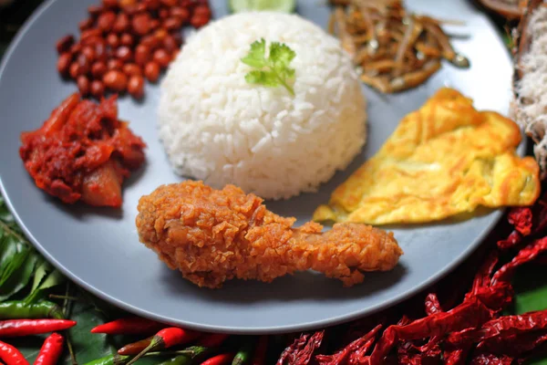 Ázsiai élelmiszer nasi lemak — Stock Fotó