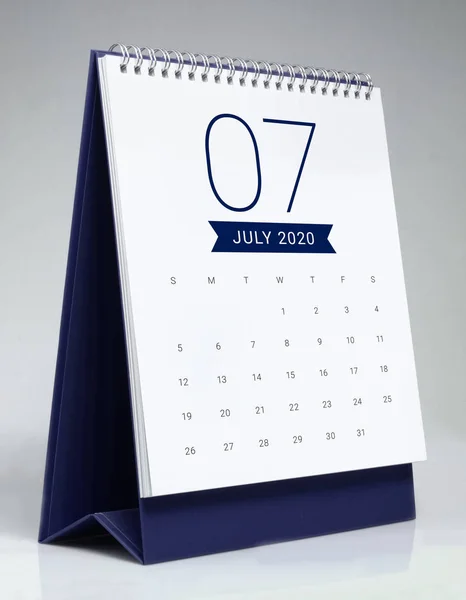 Egyszerű íróasztali naptár 2020-július — Stock Fotó