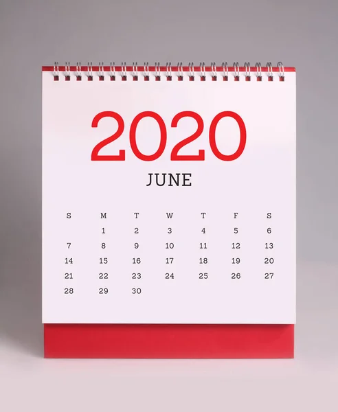 Egyszerű íróasztali naptár 2020-június — Stock Fotó