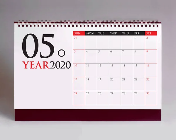 Egyszerű íróasztali naptár 2020-május — Stock Fotó
