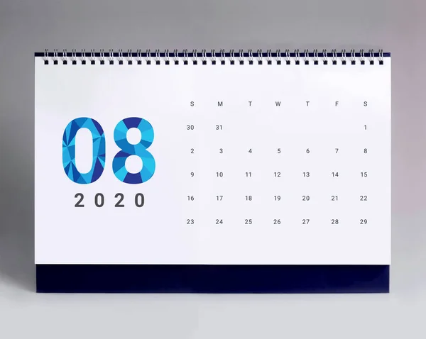 Einfacher Schreibtischkalender 2020 - August — Stockfoto