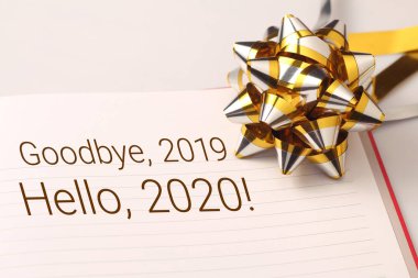 Elveda 2019 ve merhaba 2020 altın dekorasyon ile.
