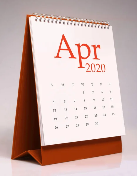 简单的桌面日历 2020 - 4 月 — 图库照片