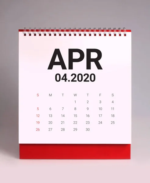 Egyszerű íróasztali naptár 2020-április — Stock Fotó