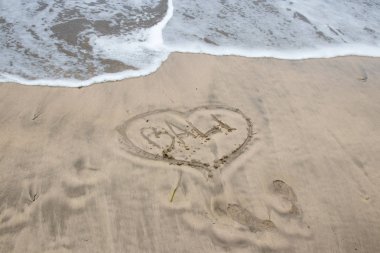 Dünyadaki cennet, rahatlamak için en iyi yer, tropikal plaj, deniz kıyısındaki tropiklerde dinlenmek. Endonezya, Bali adası. Rahatlayın ve tatile çıkın.