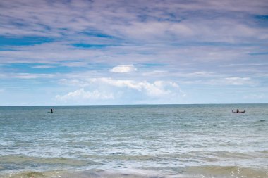 Dünyadaki cennet, rahatlamak için en iyi yer, tropikal plaj, deniz kıyısındaki tropiklerde dinlenmek. Endonezya, Bali adası. Rahatlayın ve tatile çıkın.