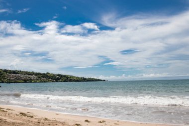  Dünyadaki cennet, rahatlamak için en iyi yer, tropikal plaj, deniz kıyısındaki tropiklerde dinlenmek. Endonezya, Bali adası. Rahatlayın ve tatile çıkın.