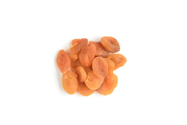 Gedroogde abrikozen geïsoleerd op een witte — Stockfoto