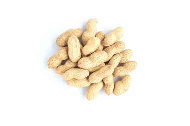 Fıstık beyaz arkaplanda izole edildi.