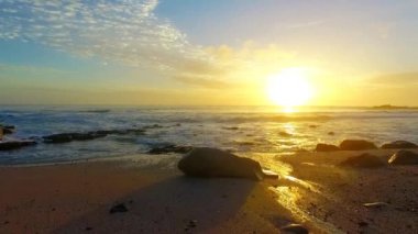 bir yaz gününde güzel parlak gün batımı