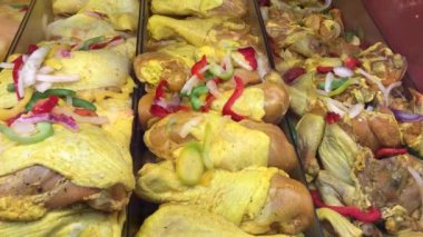 çeşitli tavuk kebap yemek için Marine