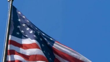 Rüzgarda Amerikan bayrağı