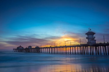 gün batımında Huntington beach