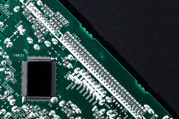 Mikrochip Auf Grünem Motherboard Integriert — Stockfoto