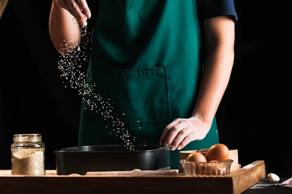 Mains Une Femme Boulangère Chef Pétrissant Pâte — Photo