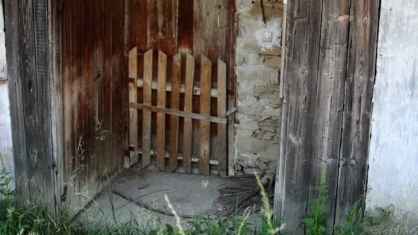 Entrada Velha Casa Arruinada — Vídeo de Stock