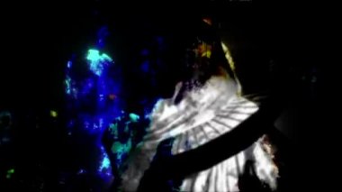 Efektli Korkunç Zombi, İki Bilgisayar Animasyonu Karışık Medya