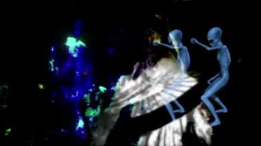 Efektli Korkunç Zombi, İki Bilgisayar Animasyonu Karışık Medya