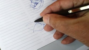 Bir defter üzerinde çizim, Sketchbook Içinde kalem Ile göz çizim