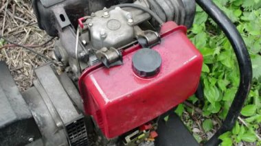 Eski ve Paslı Su Pompası Motoru