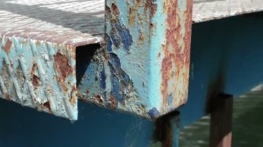 Akan nehir üzerinde Metal Köprüsü