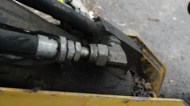 Eski Paslı Ve Kirli makine parçalarının kapatılması