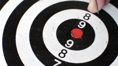 Yeşil Dart Ok Ile Dart Tahtası Hedef Merkezi Isabet