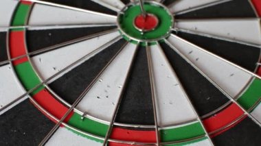 Yeşil Dart Ok Ile Dart Tahtası Hedef Merkezi Isabet