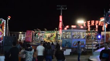 Lunaparkta Gece Yolculuğu