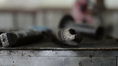 Metal matkabın ucunu yakın çekim