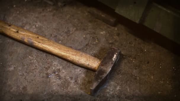 Primo Piano Vecchi Strumenti Martello Arrugginito Vecchio Pinze Lamiera Ferro — Video Stock