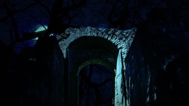 Plein Lever Lune Travers Les Nuages Sur Ciel Nocturne Bleu — Video