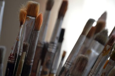 Bir Boya Brüsünü Kapat