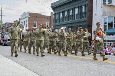 Saint Charles, Missouri 7-4-2019 -Abd, Bağımsızlık günü geçit töreni, Abd Ordusu bando geçit töreni lider.