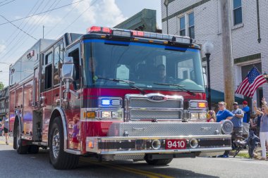 Saint Charles, Missouri 7-4-2019 -Abd, Bağımsızlık günü geçit töreni, itfaiye geçit töreni sonuna kadar getirerek.