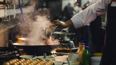 Şef pişirme karıştırma