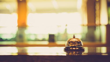 Sayaç bilgilerinde çan hizmeti, Bokeh geçmişi olan servis için Bell çağrısı