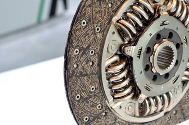 Yeni debriyaj disk closeup seçici odak ile.
