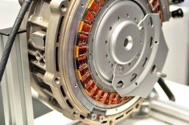 Entegre elektrikli otomobil sürücü modülü.
