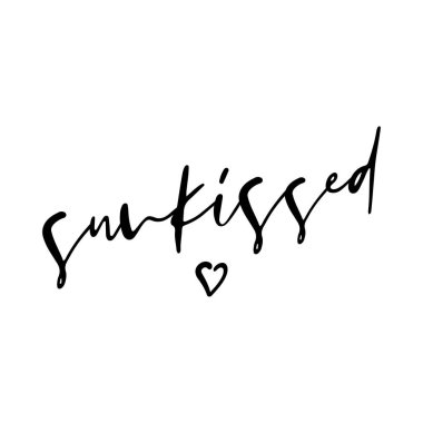 Sunkissed - kalp ile komik ilham posteri. Elle çizilmiş harflerle mutlu slogan. Poster, kart, t shirt için baskı için iyi.
