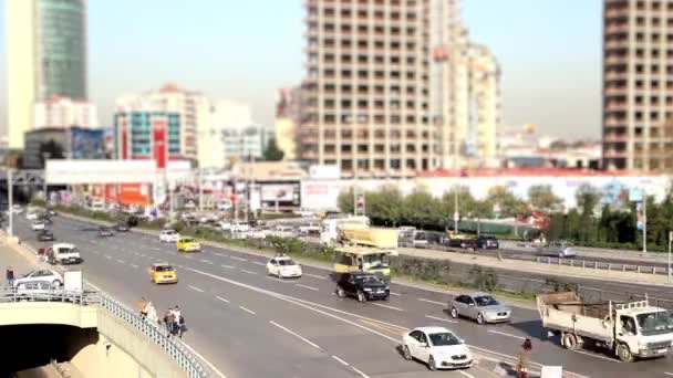 Zeitraffer Stadtverkehr mit Baumaßnahmen — Stockvideo