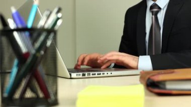 bilgisayar kullanma office iş adamı