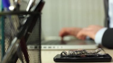 bilgisayar kullanma office işadamı kapatmak