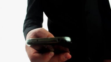 Cep telefonu kullaranarak işadamı eller
