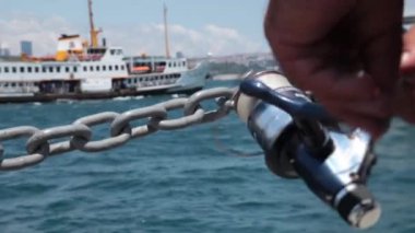 Genç fisher adam Balık tutma bosphorus Istanbul